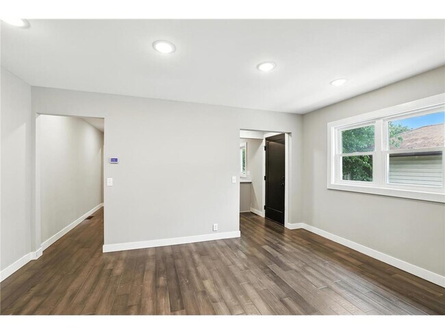 Building Photo - 3282 Idaho Ave S
