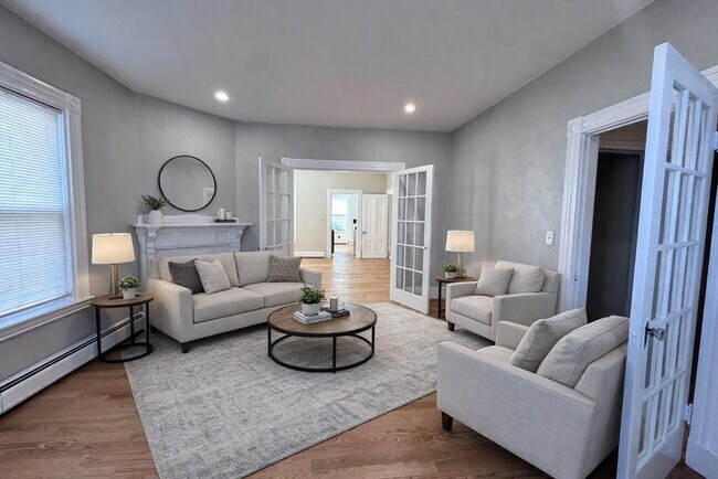 Building Photo - 11 Hatch St