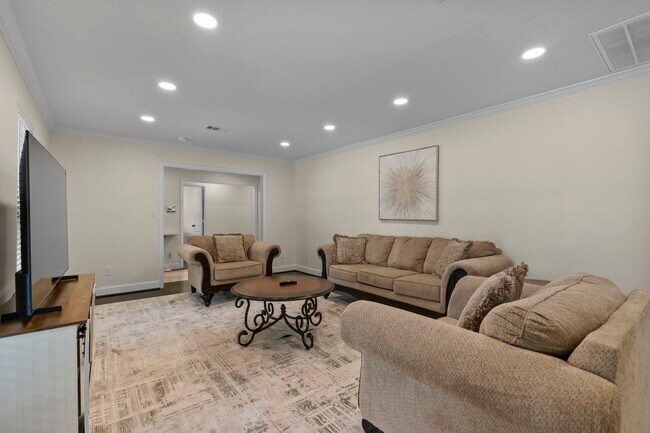 Building Photo - 2402 Chimney Rock Rd