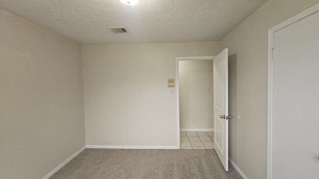 Building Photo - 7222 Northleaf Dr