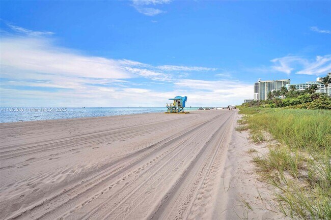 Building Photo - 5313 Collins Ave