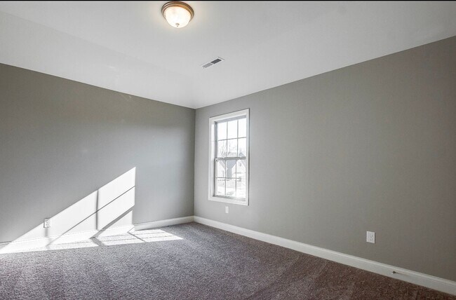 Building Photo - Gorgeous Newer Construction Home!