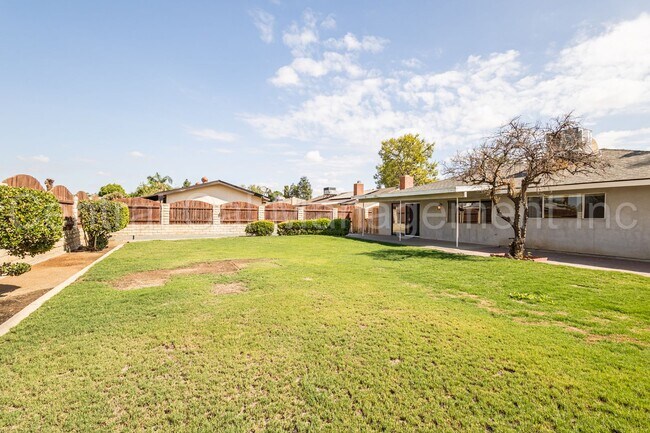 Building Photo - 3 Bedroom/2 Bath Home - $2250 per month!