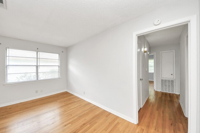 Building Photo - 1324 Bennett Dr