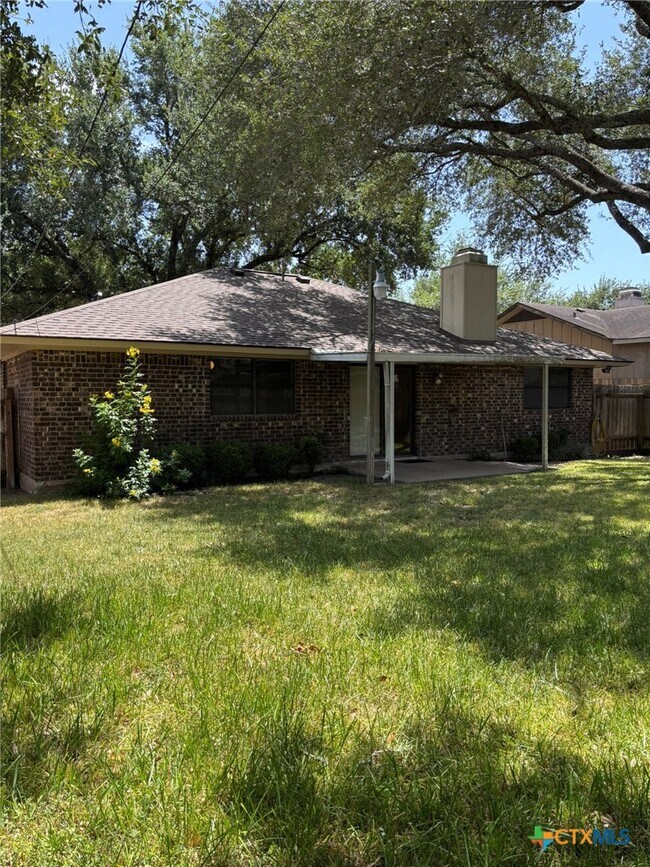 Building Photo - 417 Ivanhoe Dr