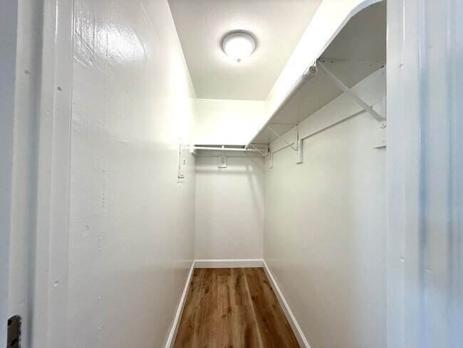 Building Photo - 513 Pierce Rd
