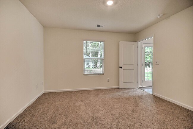 Building Photo - 416 Arrowhead Dr