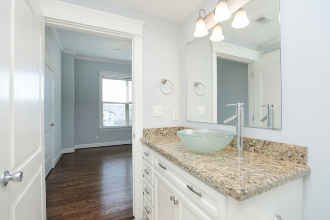 Building Photo - 2802 Morrison St