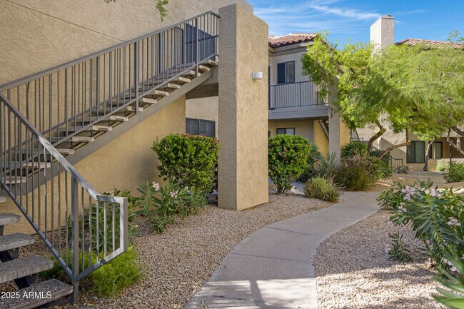 Building Photo - 4925 E Desert Cove Ave