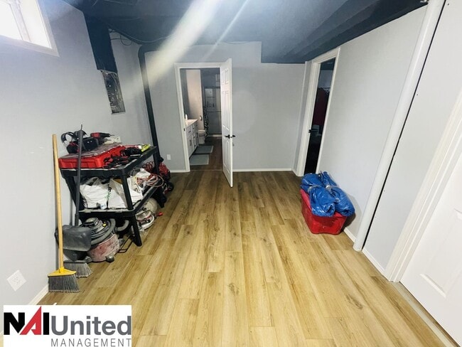 Building Photo - 5 bedroom, 2.5 bath home located on the We...