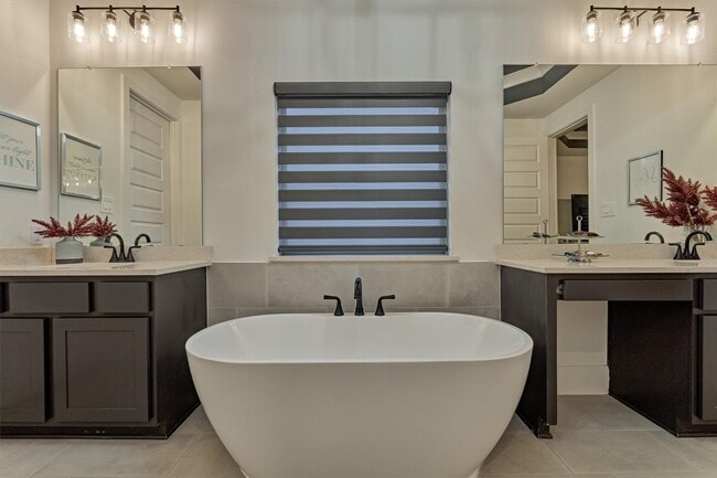 Building Photo - 407 Tulip Tree Ct