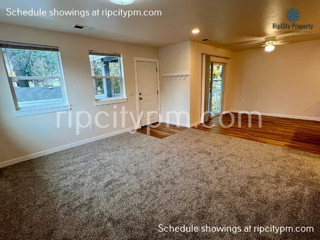 Building Photo - Free Rent! Remodeled 3-Bedroom, 2-Bath Top...