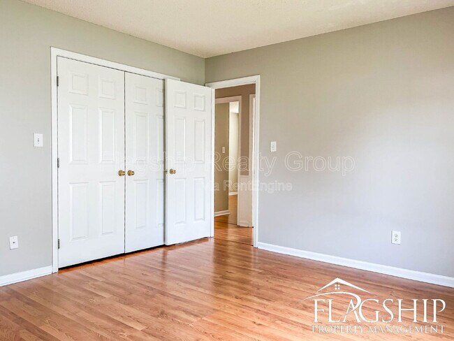 Building Photo - 3638 Highland Dr