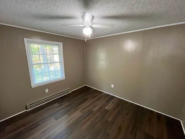 Building Photo - Charming 3-bedroom, 1.5-bathroom property in Pfafftown