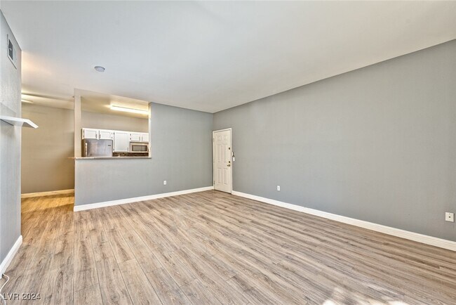 Building Photo - 231 W Horizon Ridge Pkwy