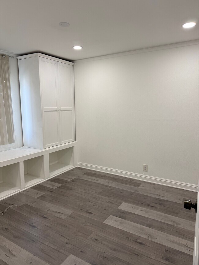 Building Photo - 9422 Krepp Dr