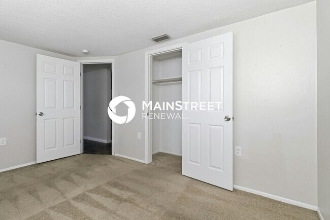 Building Photo - 3 Bedroom Pet-Friendly Home in Port Richey, FL with Main Street Renewal