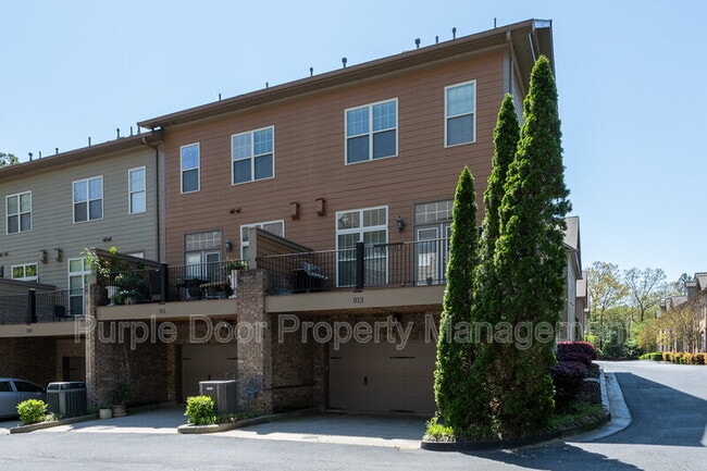 Building Photo - 913 Telfair Close