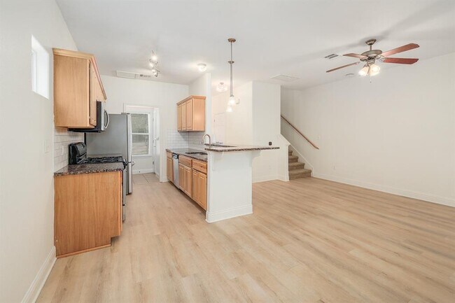 Building Photo - 4803 Pecan Springs Rd