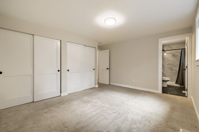 Building Photo - Bright & Charming 4bed/2.5bath in Desirable Edmonds Neighborhood!