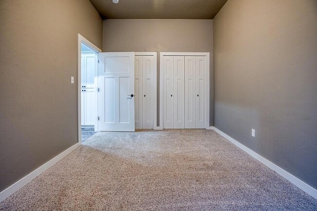 Building Photo - 807 Venice Ct