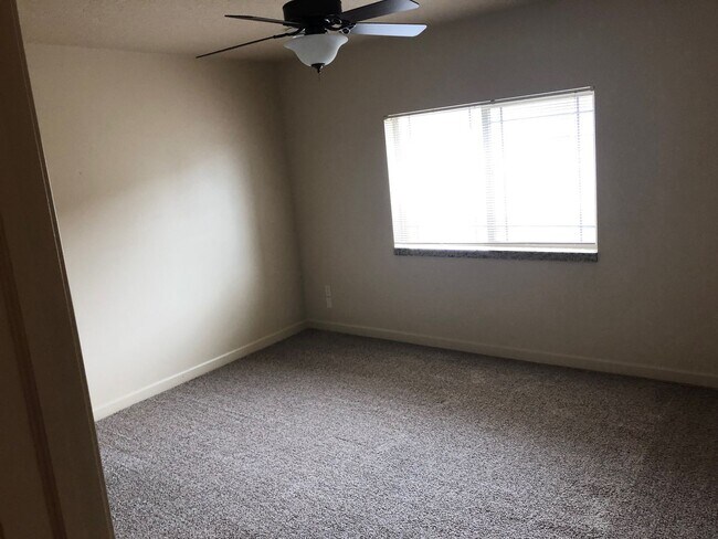 Building Photo - 2810 Bobcat Dr