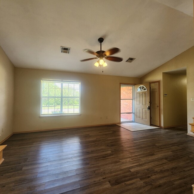 Building Photo - 6840 NW Willow Springs Dr