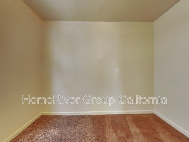 Building Photo - 3887 14th Ave