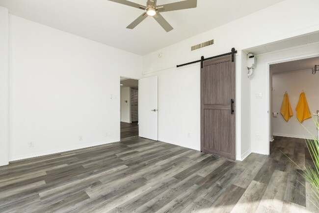 Building Photo - 4600 Ocean Dr