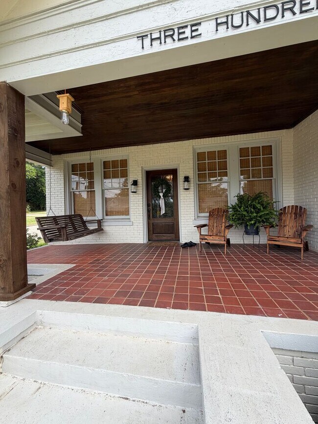 Building Photo - 3 bed 2 bath in Historic Downtown Troy
