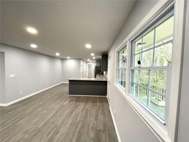 Breakfast Area - 1695 Buford Dr