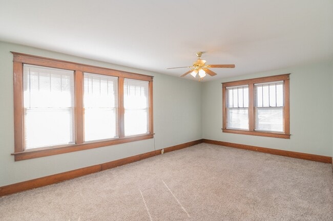 Building Photo - 306 Brooks St