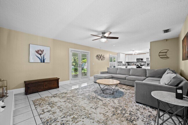 Building Photo - 13724 Lilac Pl