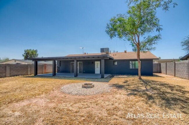 Building Photo - 3115 S Kachina Dr