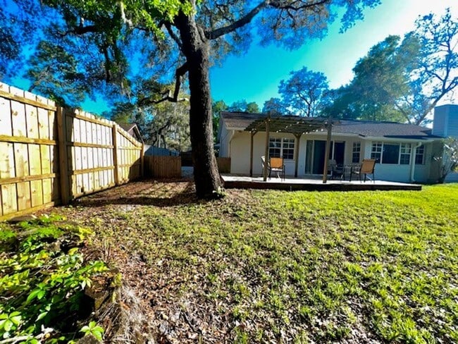 Building Photo - 320 Columbus Cir