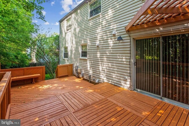Building Photo - 9404 Mirror Pond Dr