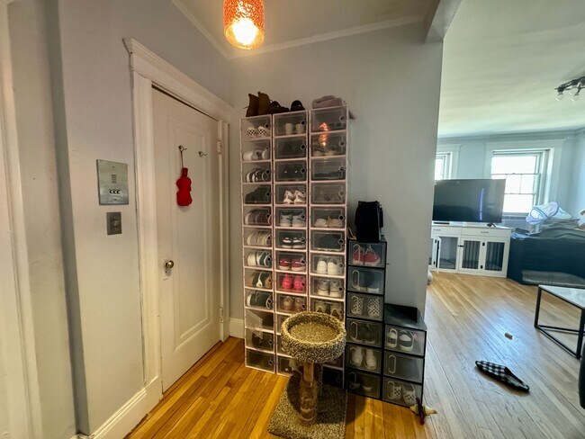 Building Photo - Spacious Cambridge 1 Bed