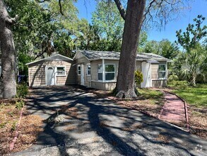 Building Photo - Large, 4 bedroom/1 bath home Located in be...