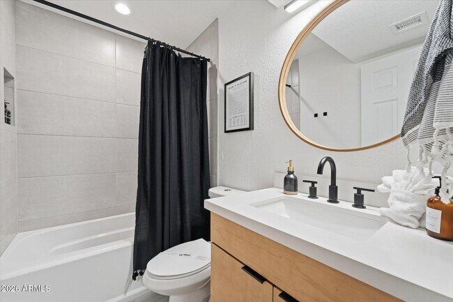 Building Photo - 8649 E Royal Palm Rd