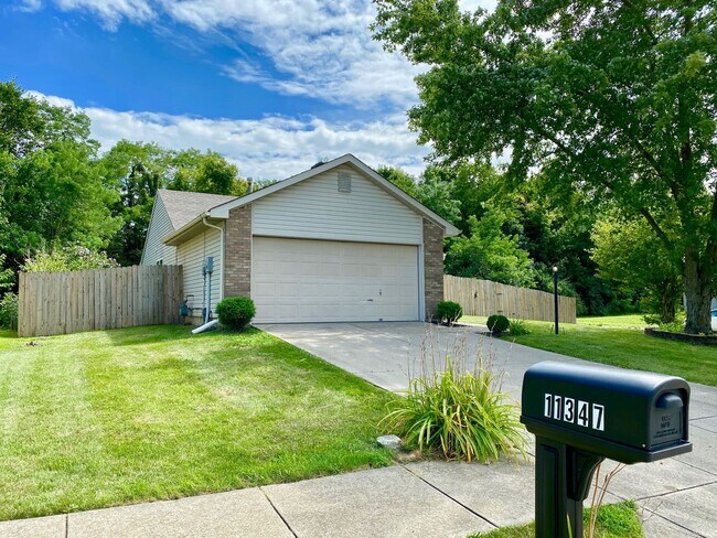 Building Photo - COMING SOON!! Great 3 Bedroom 2 Bathroom R...