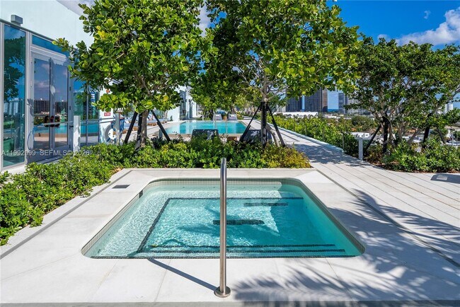 Building Photo - 9201 E Bay Harbor Dr