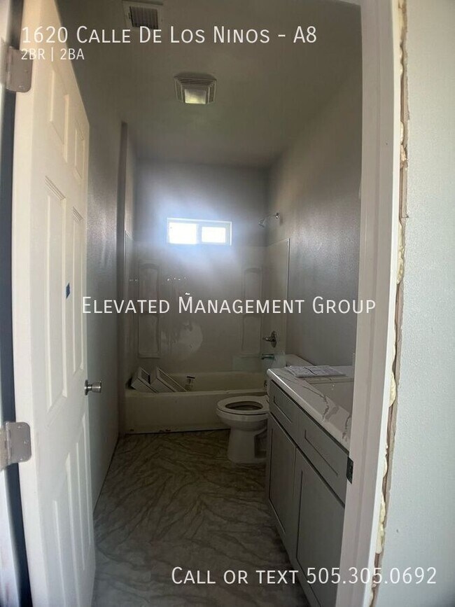 Building Photo - 1620 Calle de los Ninos Ave