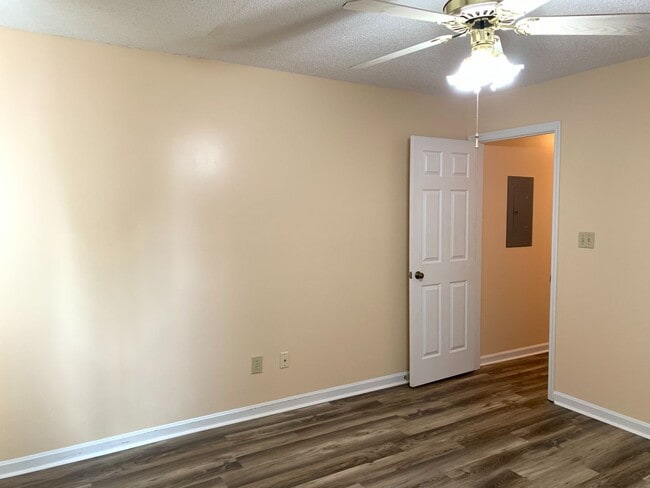 Building Photo - Nice Condo close to RAFB