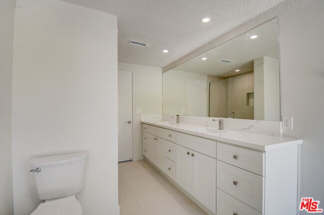 Building Photo - 5452 Rockledge Dr