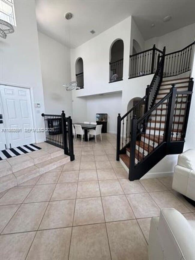 Building Photo - 10873 NW 71st St