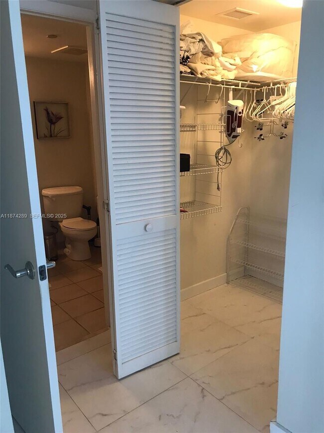 Building Photo - 19501 W Country Club Dr