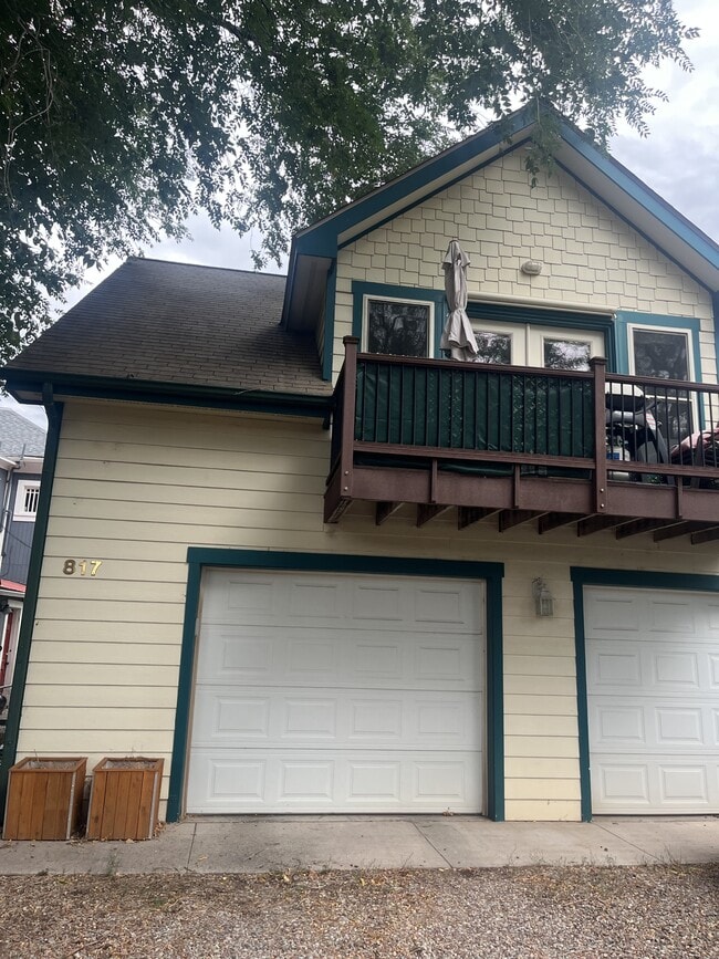 Building Photo - 817 Pitkin Ave