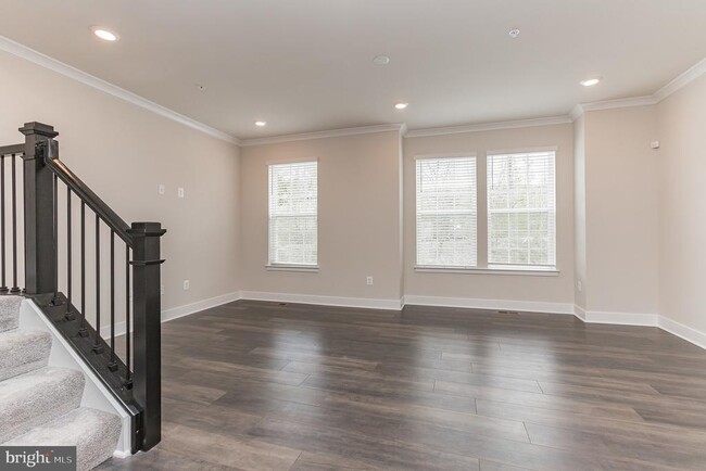 Building Photo - 8039 Blue Stream Dr