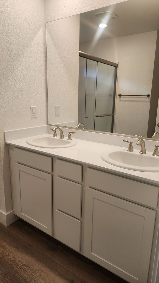 Building Photo - BRAND NEW 4 BEDROOM