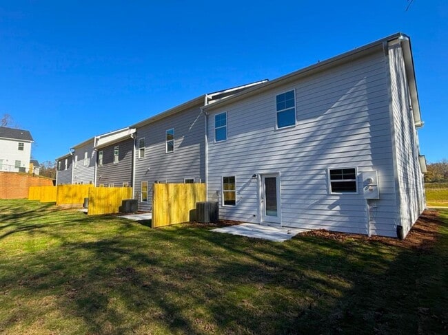 Building Photo - 168 Chase Xing